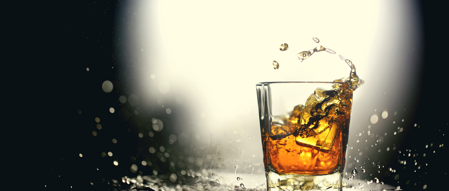 纯白酒不开盖会变质吗(纯白酒不开盖的逆袭：它可以保存多久？)